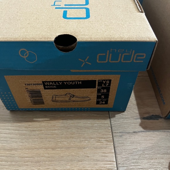 Hey dude tan moccasins size 6 - Picture 2 of 4